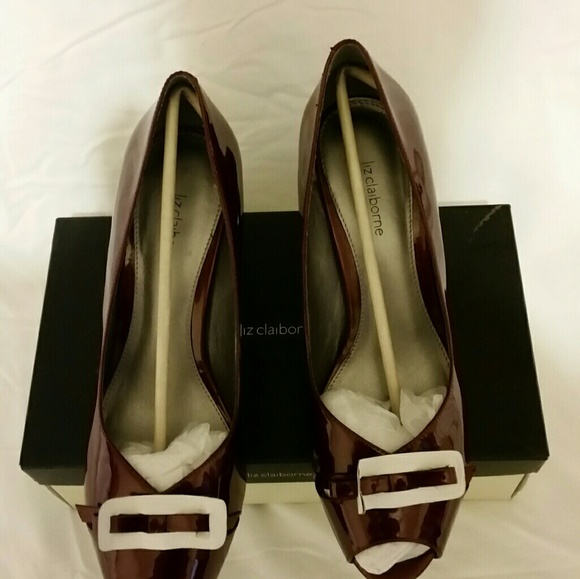 Red Fantasia pump by Liz Claiborne - Picture 6 of 6